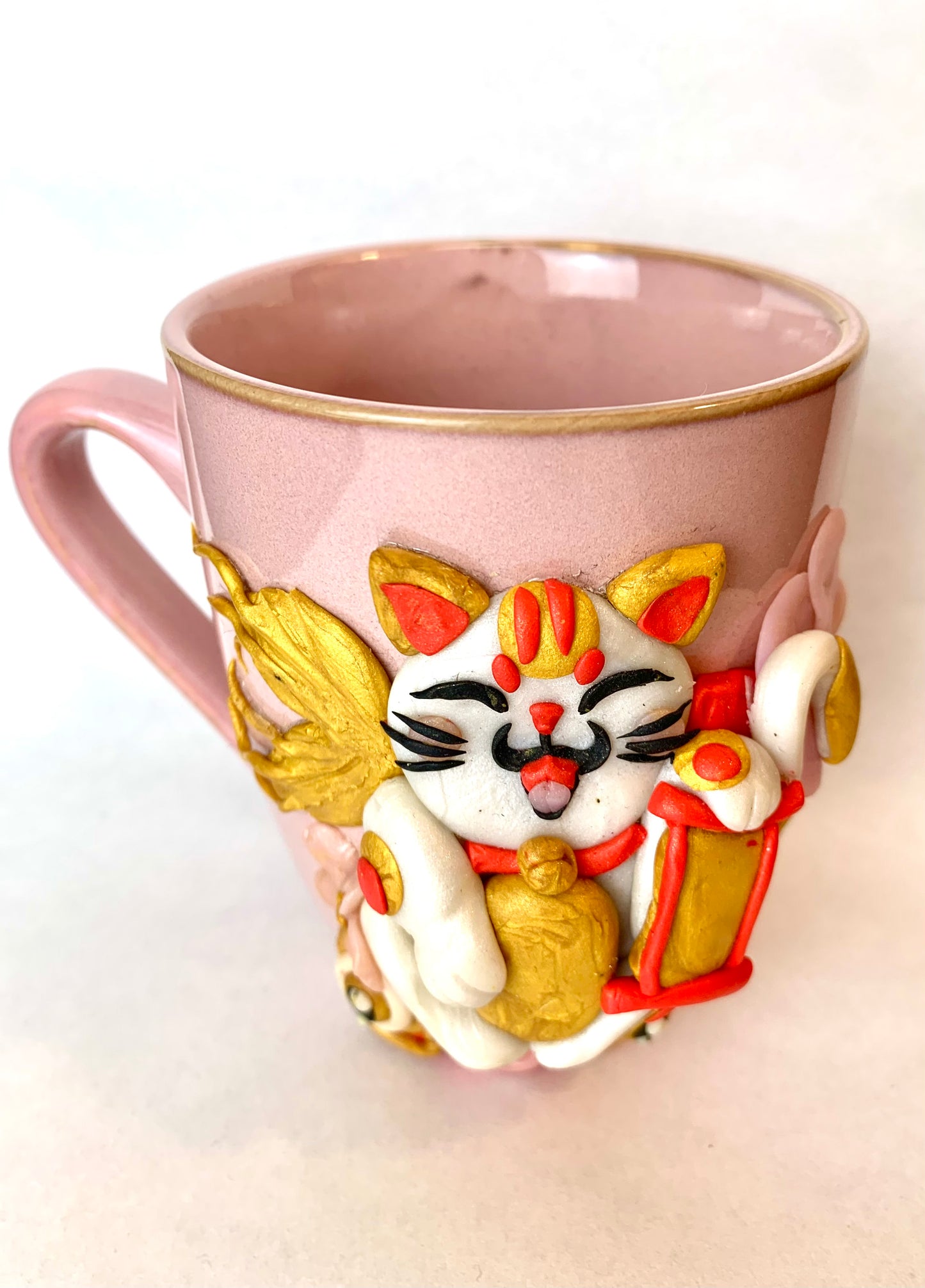 Mug Maneki neko ou chat porte bonheur sur une carpe Koï