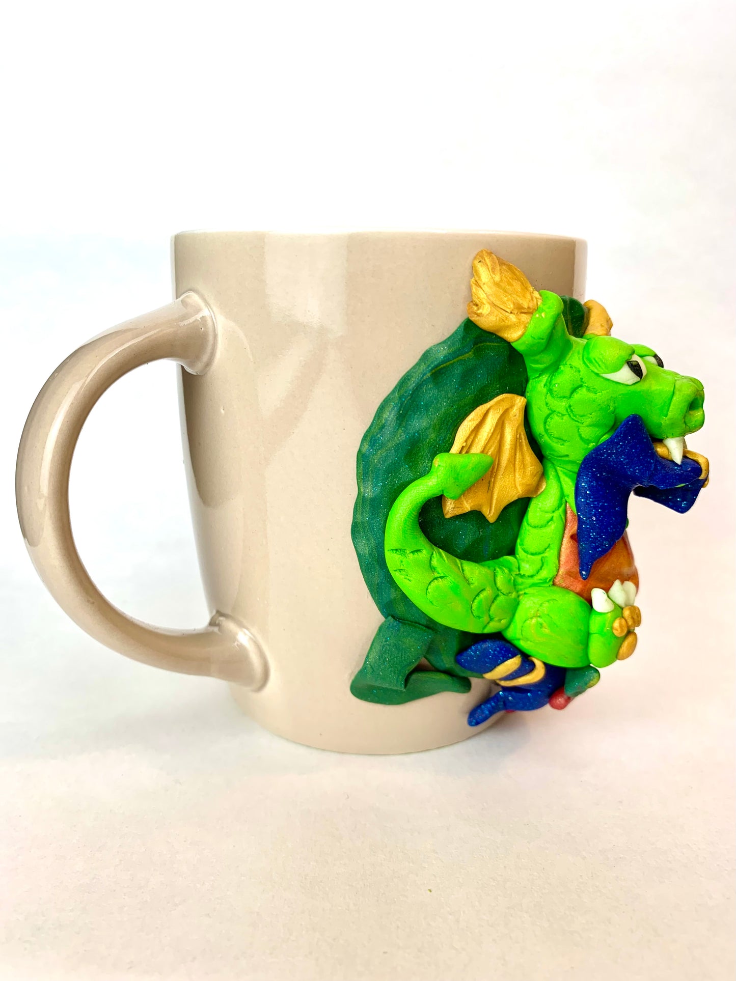 Mug dragon Dragobert mange ses chaussettes