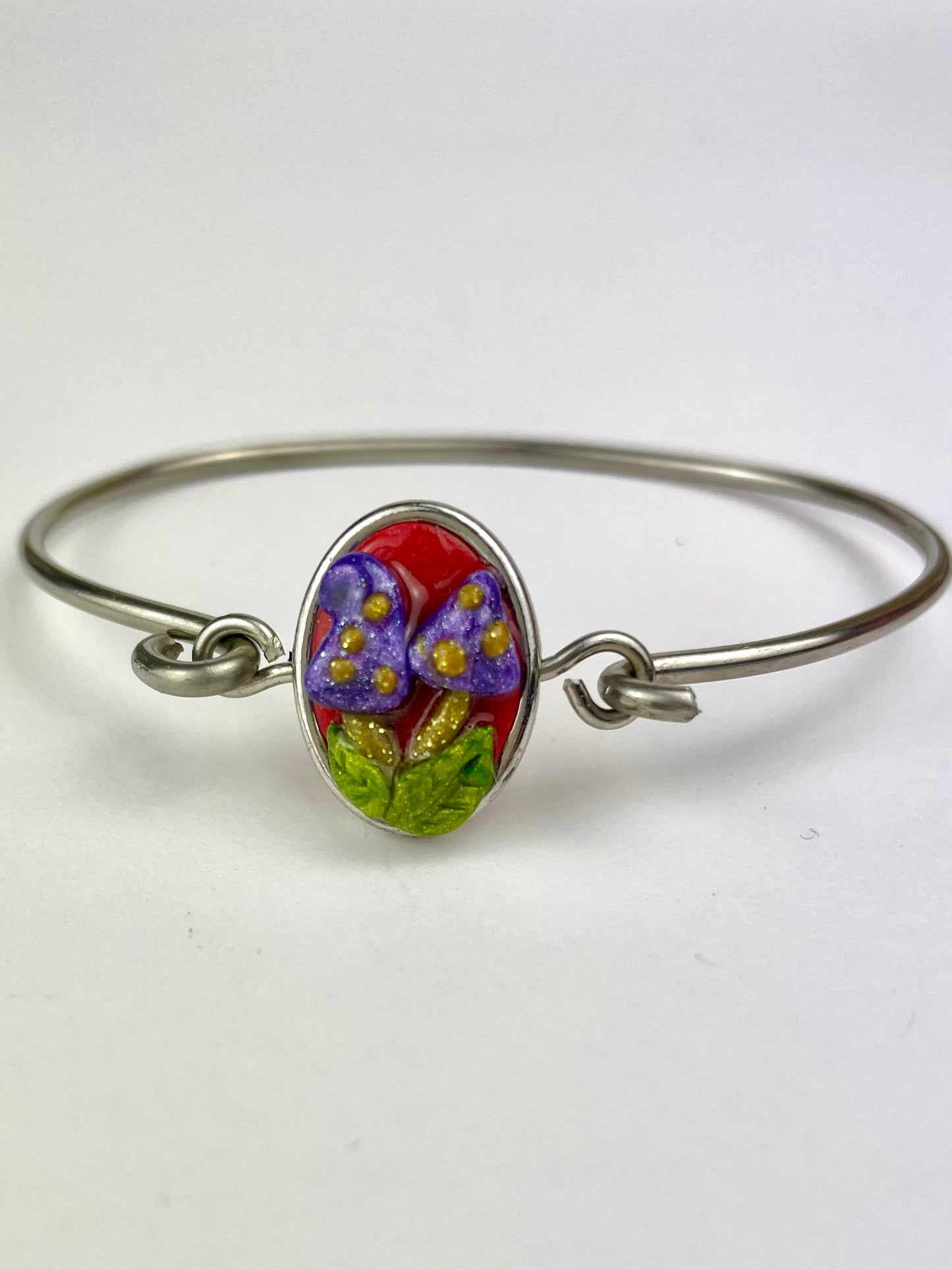 Bracelet Champignons Fou vu de côté – bijou fait main en pâte polymère