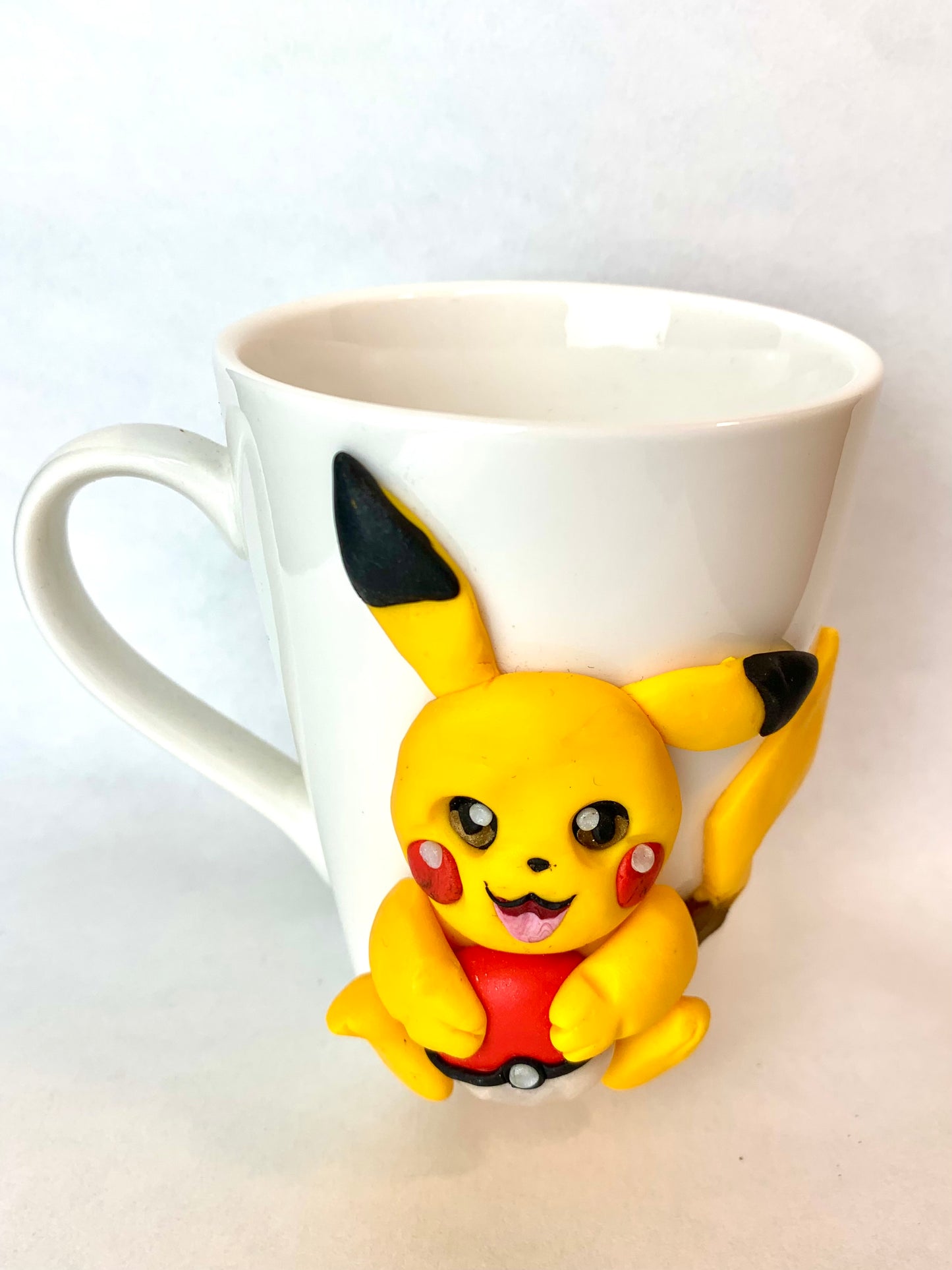 tasse fan art pikachu de dessus