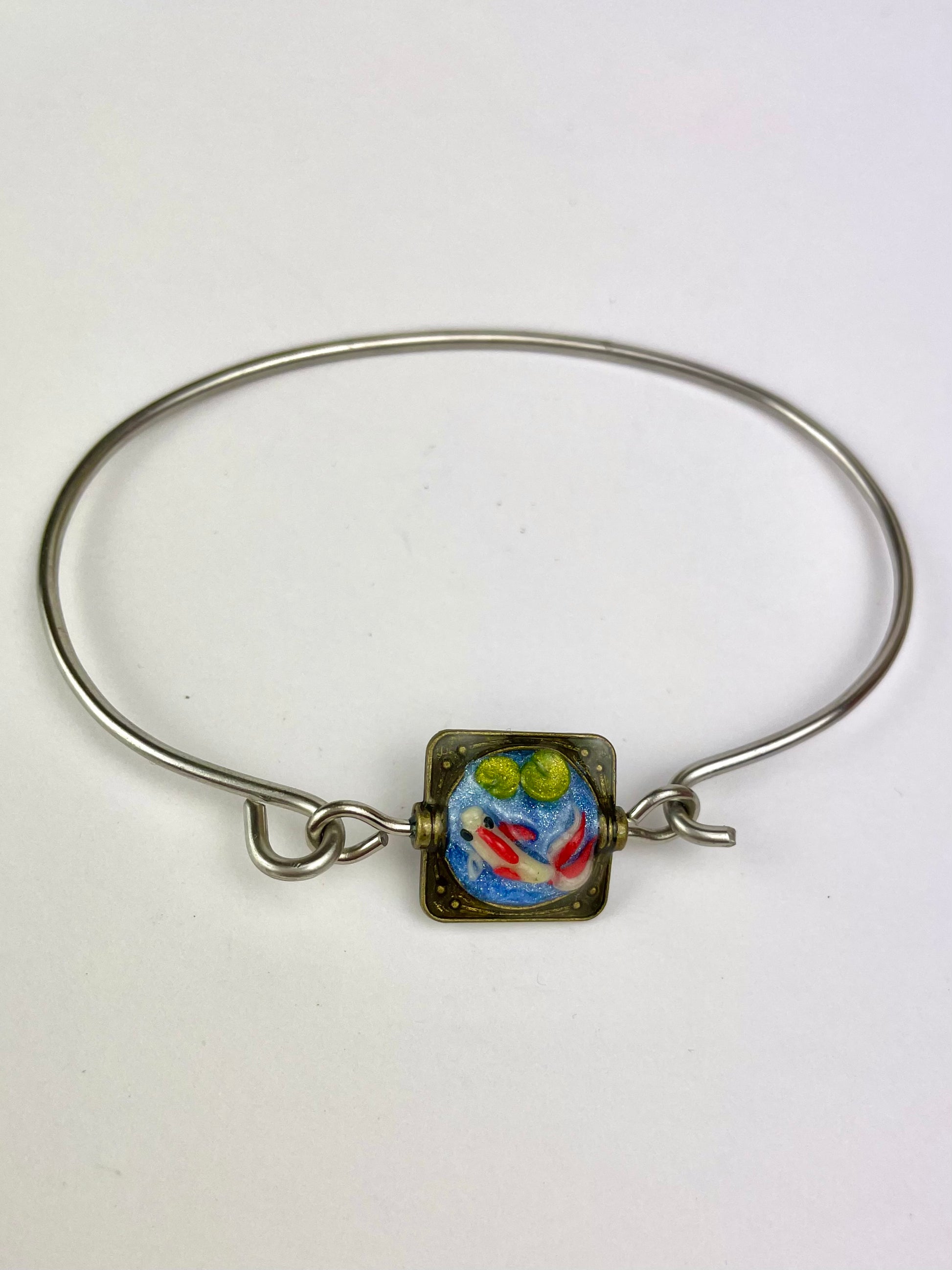 Bracelet Carpe Koï argenté avec cabochon carré en pâte polymère