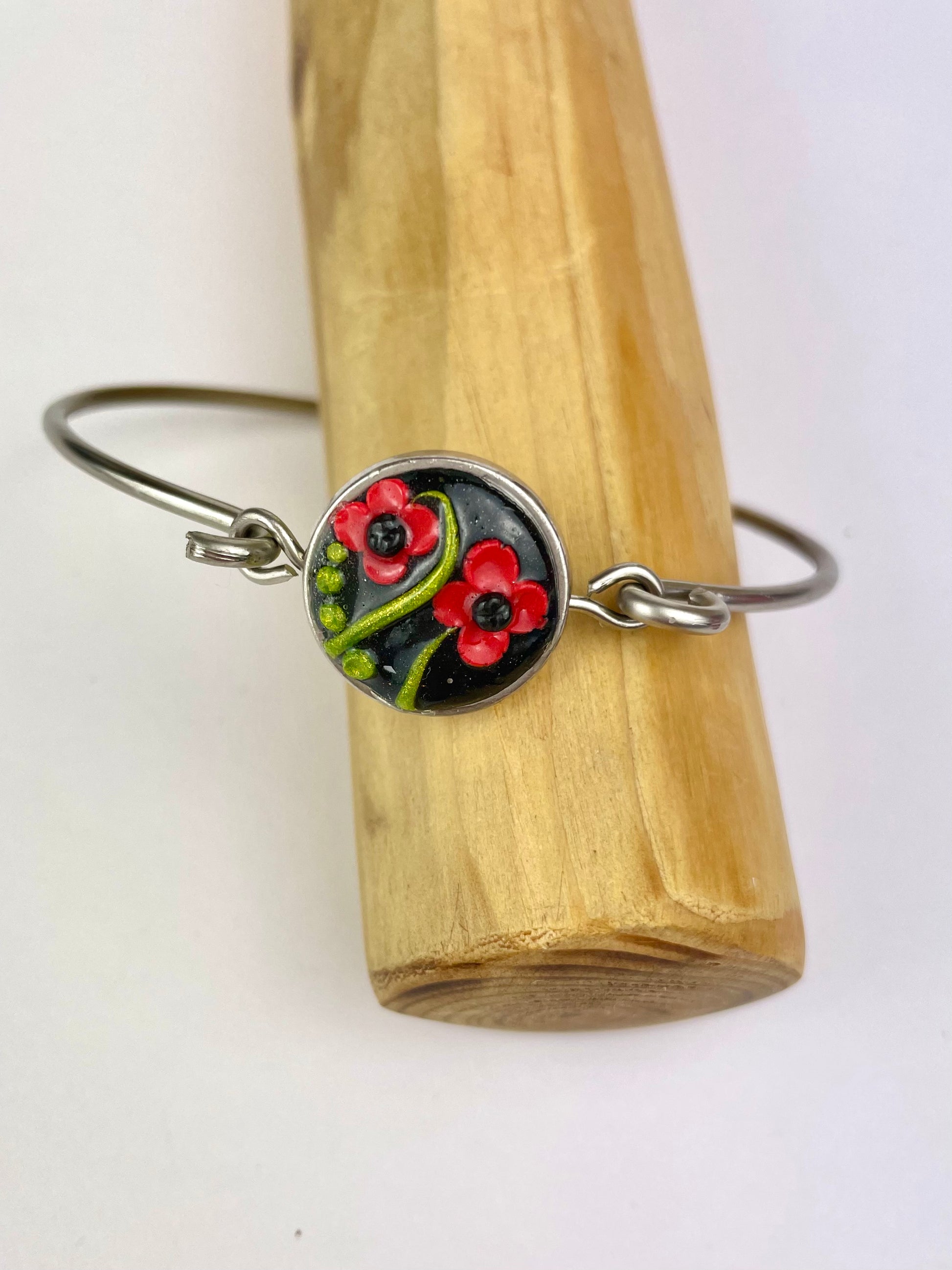 Bracelet artisanal Coquelicots Rond – bijou argenté fait main en pâte polymère