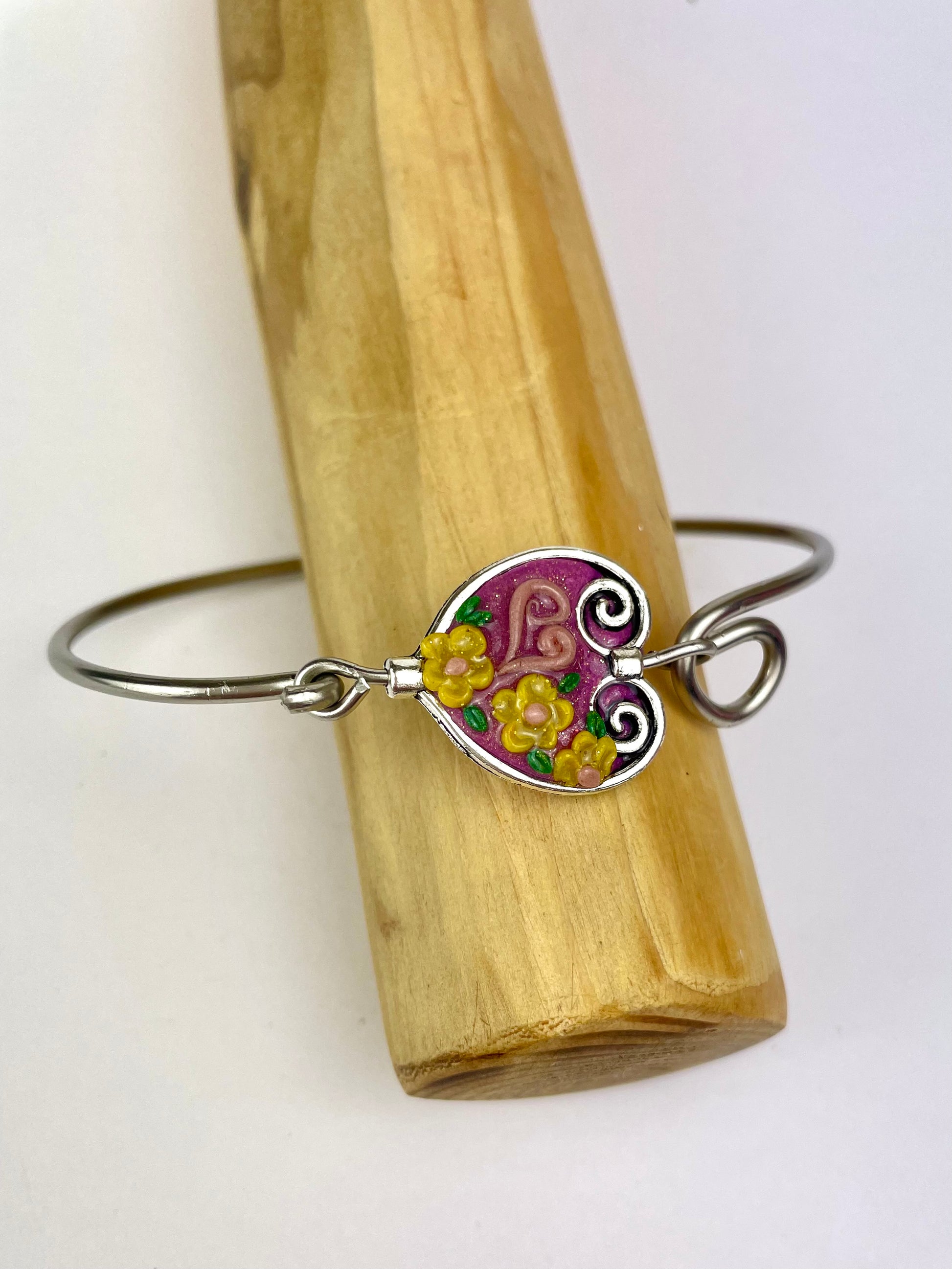 Bracelet artisanal Cœur – bijou argenté fait main en pâte polymère rose et doré