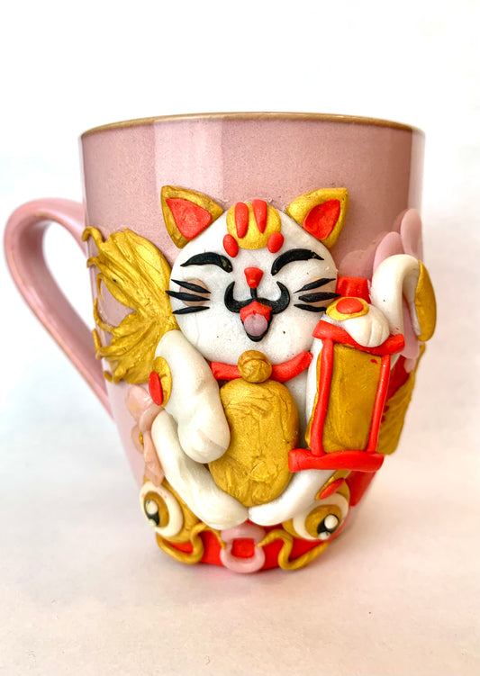 Mug Maneki neko ou chat porte bonheur sur une carpe Koï