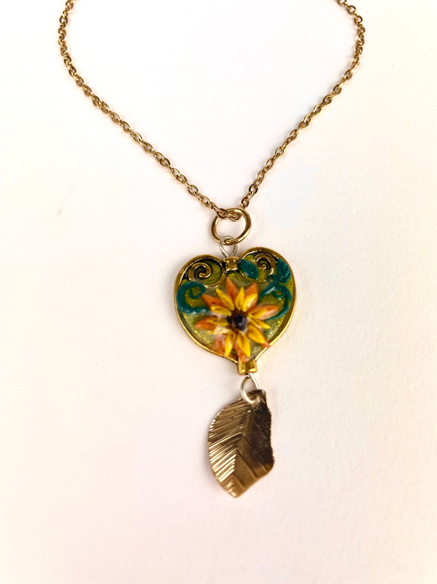 Médaillon tournesols inspiré de Van Gogh en pâte polymère – collier artisanal