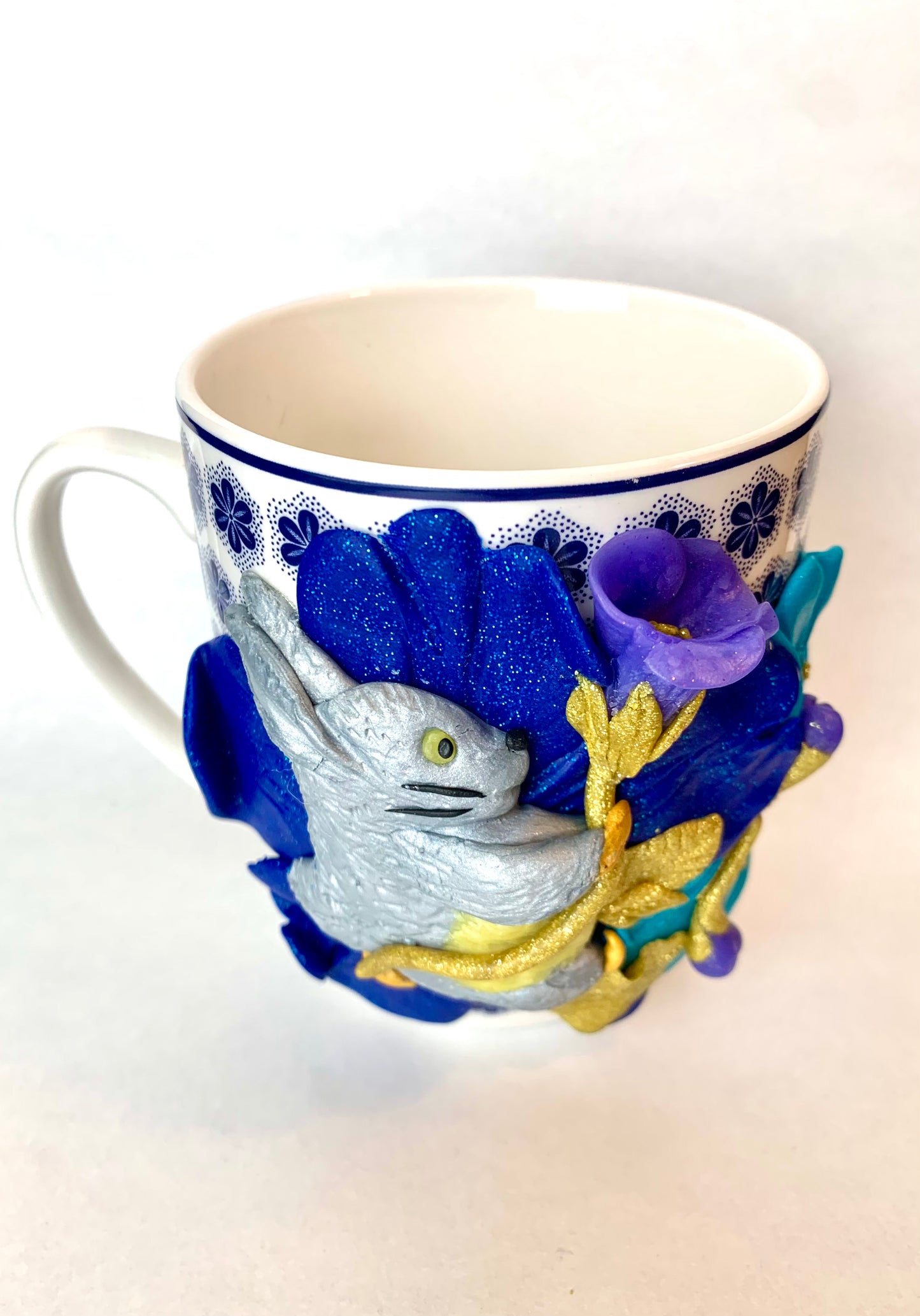 tasse fan art Totoro et ses hibiscus bleu