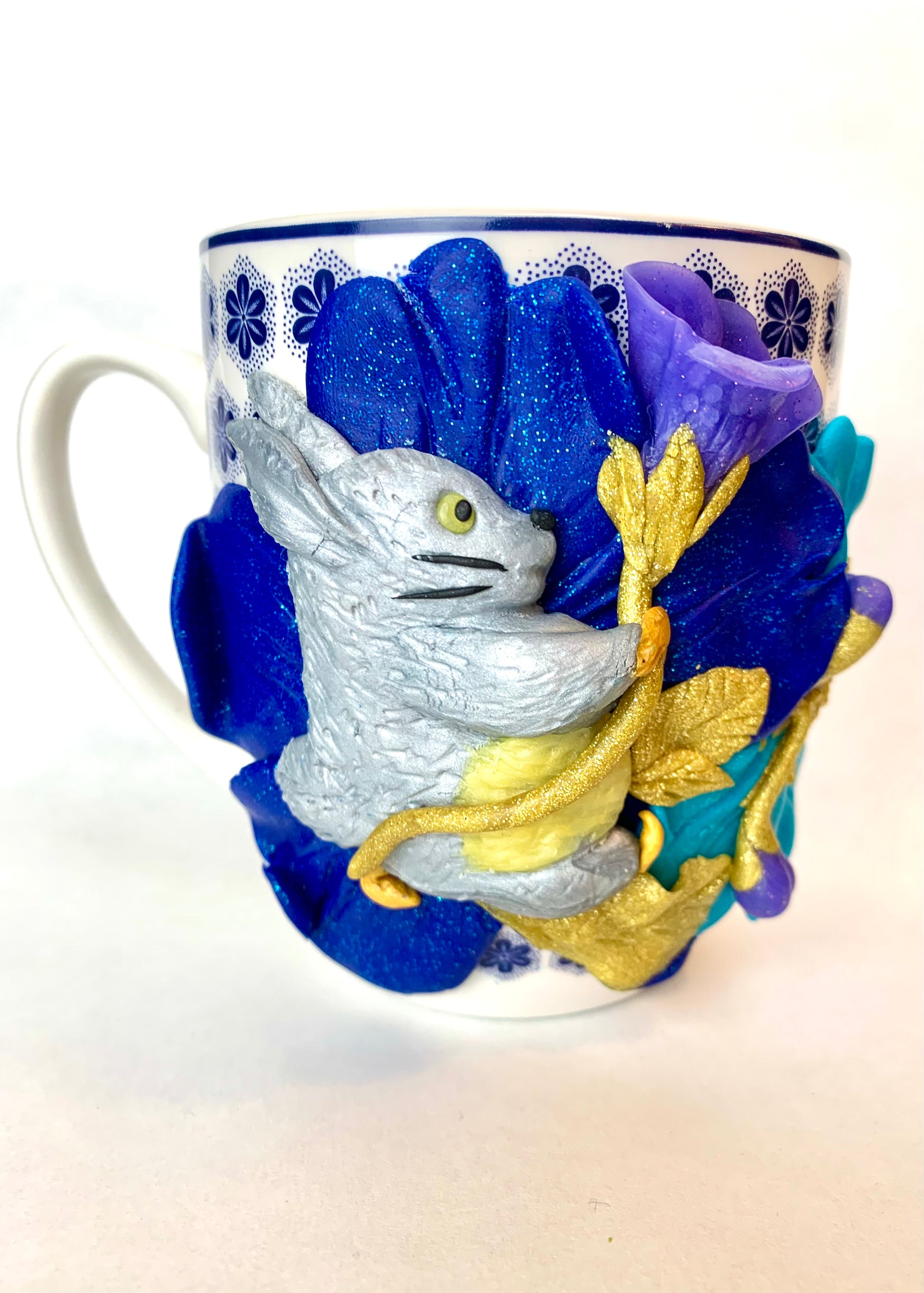 tasse fan art Totoro et ses hibiscus bleu
